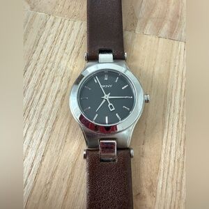 DKNY ladies black dial brown leather watch NEW BATTERY